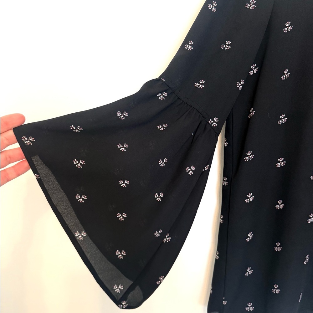 2/$30 LOFT Black Pink Floral Bell Sleeve Blouse Size Small - Picture 4 of 9